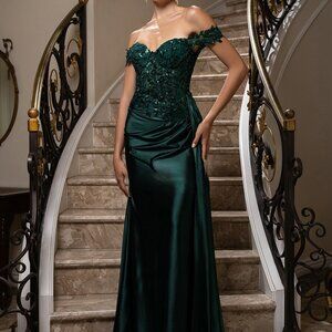 Hunter green formal dress.Mother of the bride prom party military ball gala gown